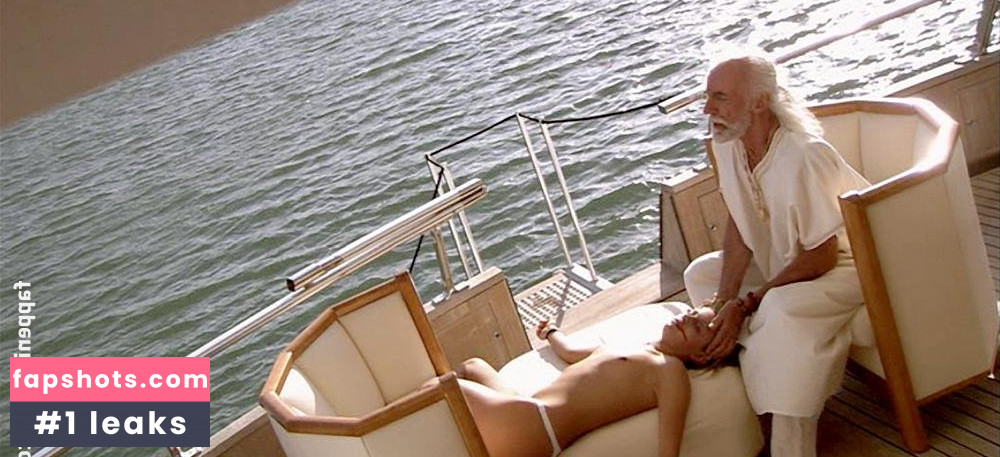 Corynne Heads nude babe gallery