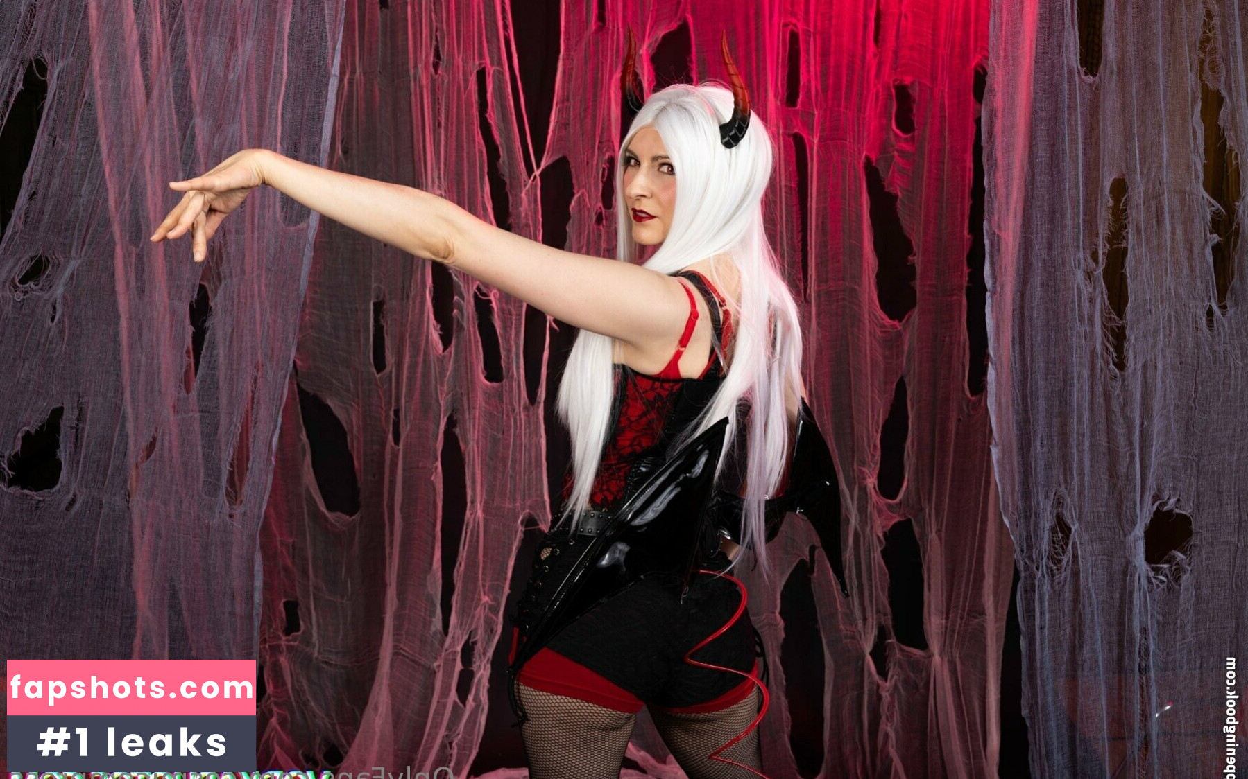 CosmicEmpress gallery photo #2