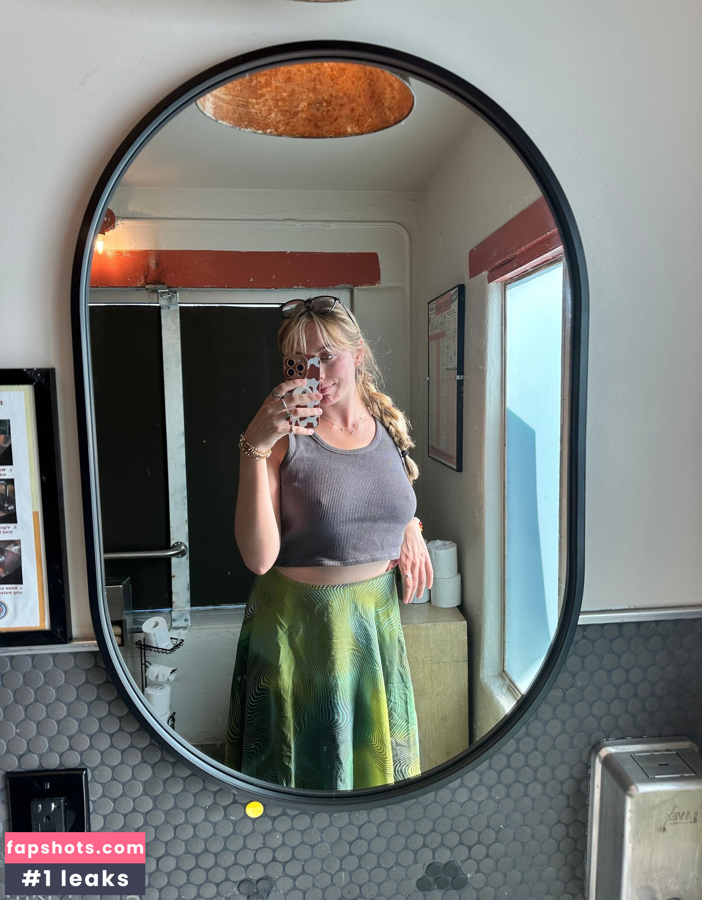 CosmicKitti gallery photo #22