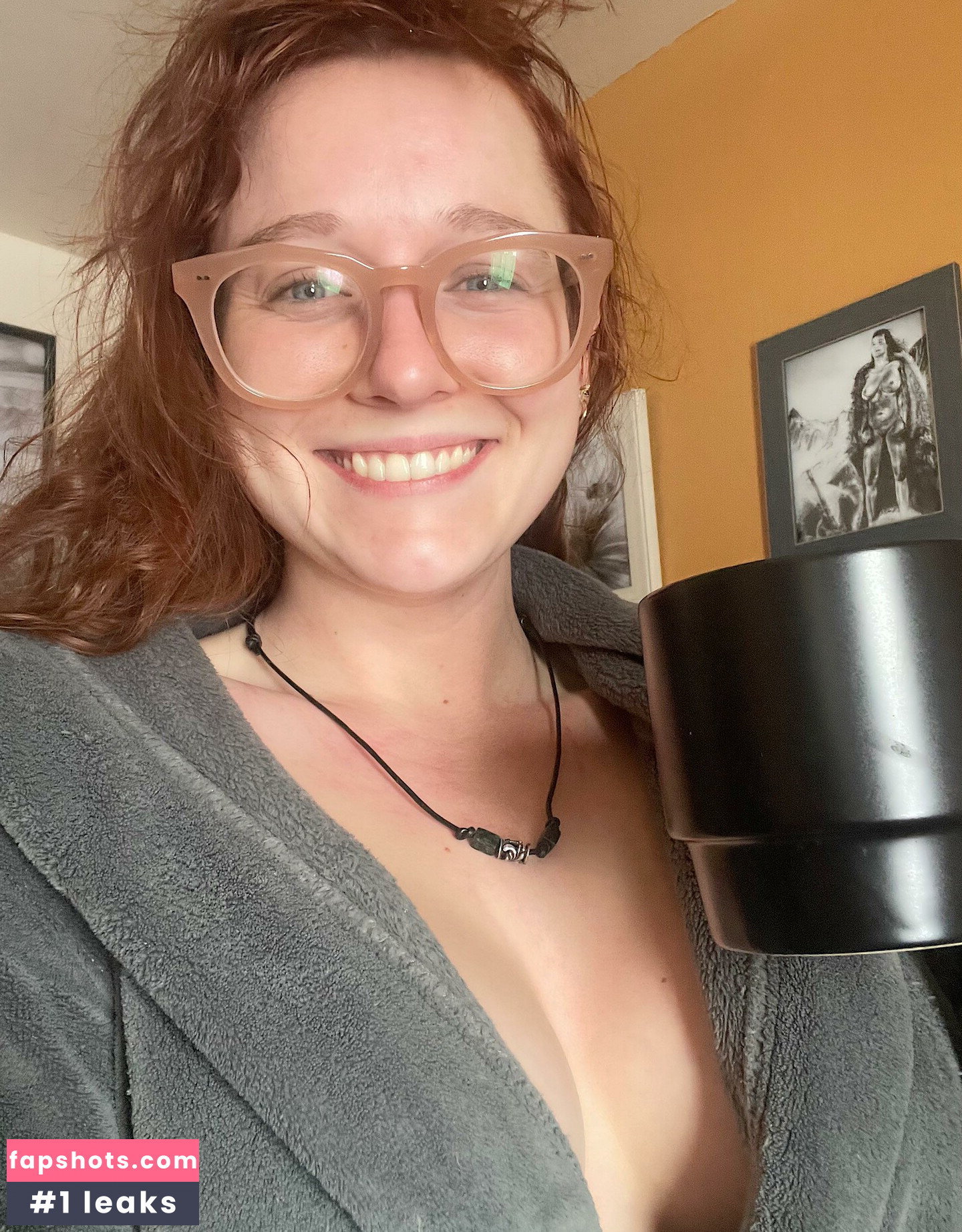 Cosmonaughtie nude babe gallery