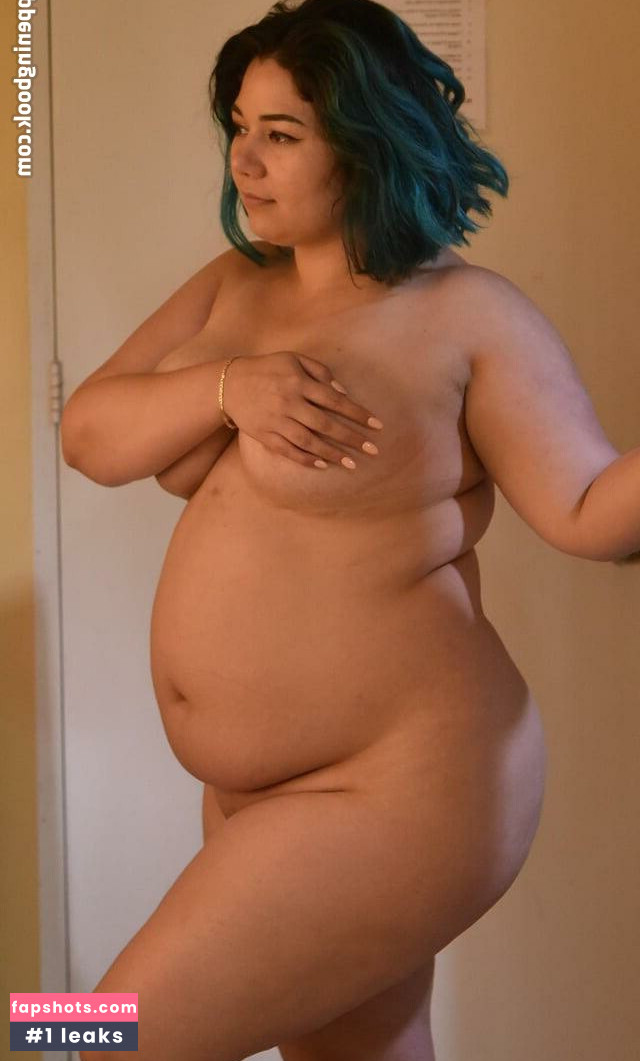 CouchQueen gallery photo #2