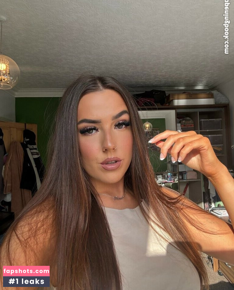 Courtney Dawson gallery photo #11