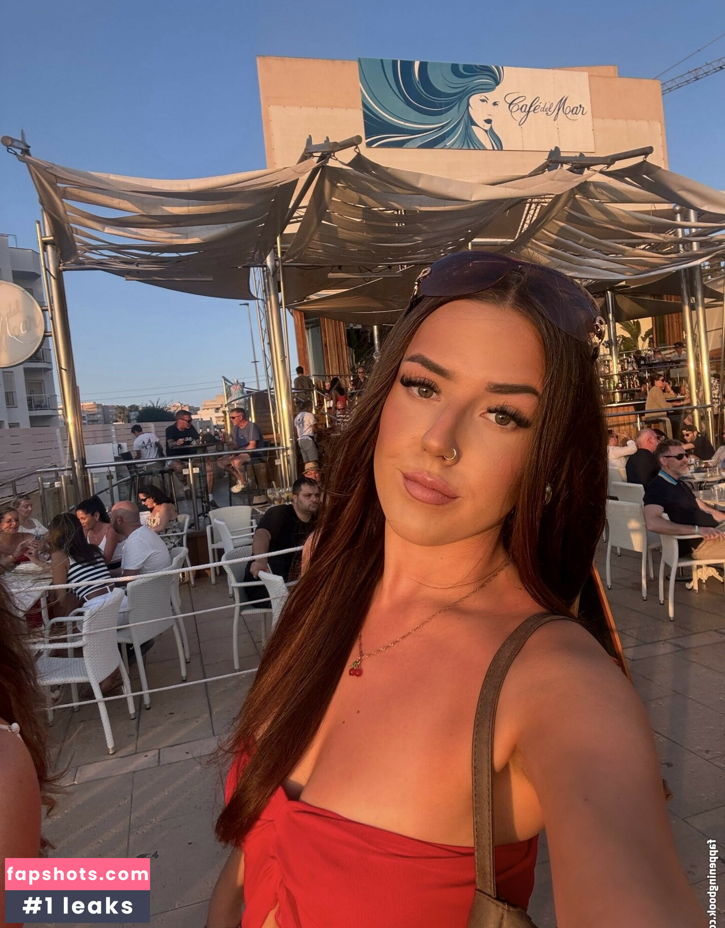 Courtney Dawson gallery photo #5