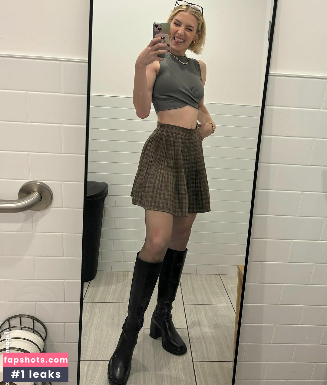 Courtney Miller gallery photo #111