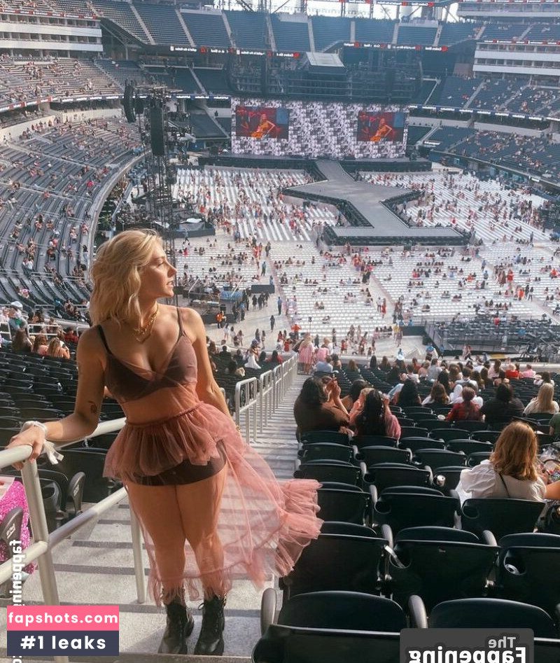 Courtney Miller gallery photo #122