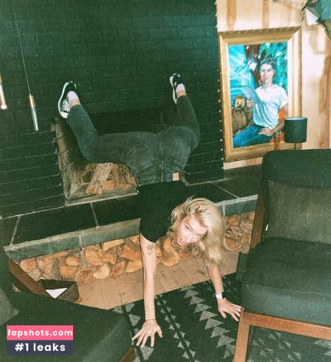 Courtney Miller gallery photo #218