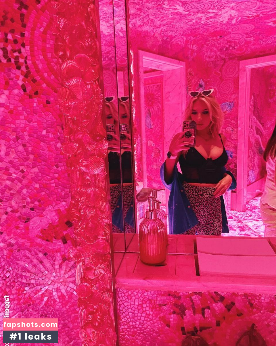 Courtney Miller gallery photo #308