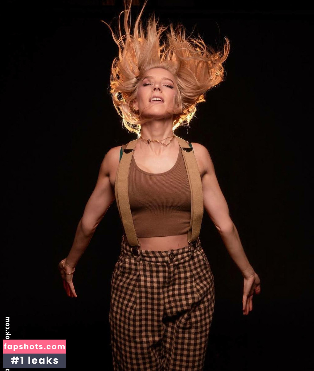 Courtney Miller gallery photo #320