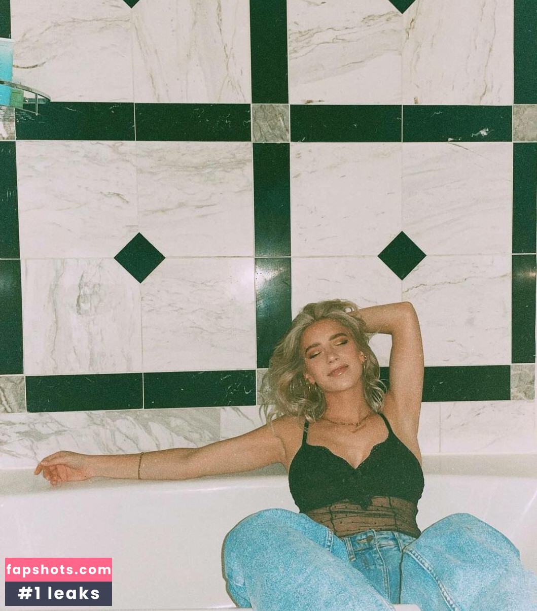 Courtney Miller gallery photo #328