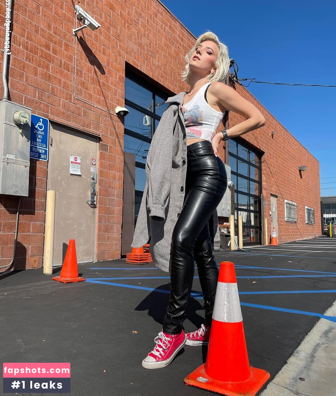 Courtney Miller gallery photo #369