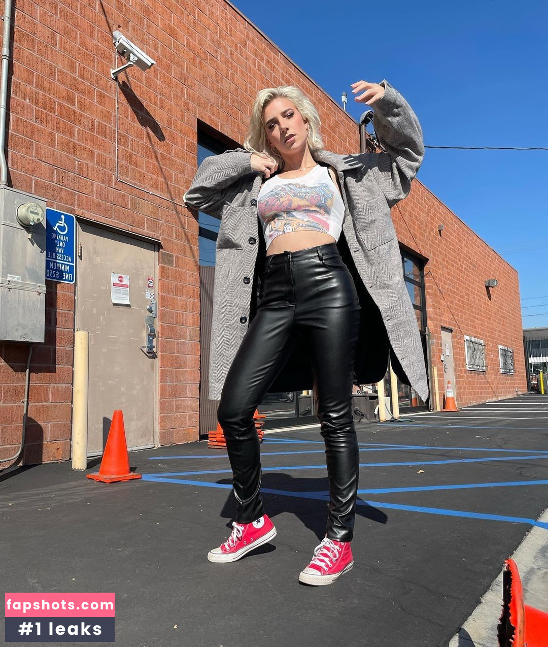 Courtney Miller gallery photo #379