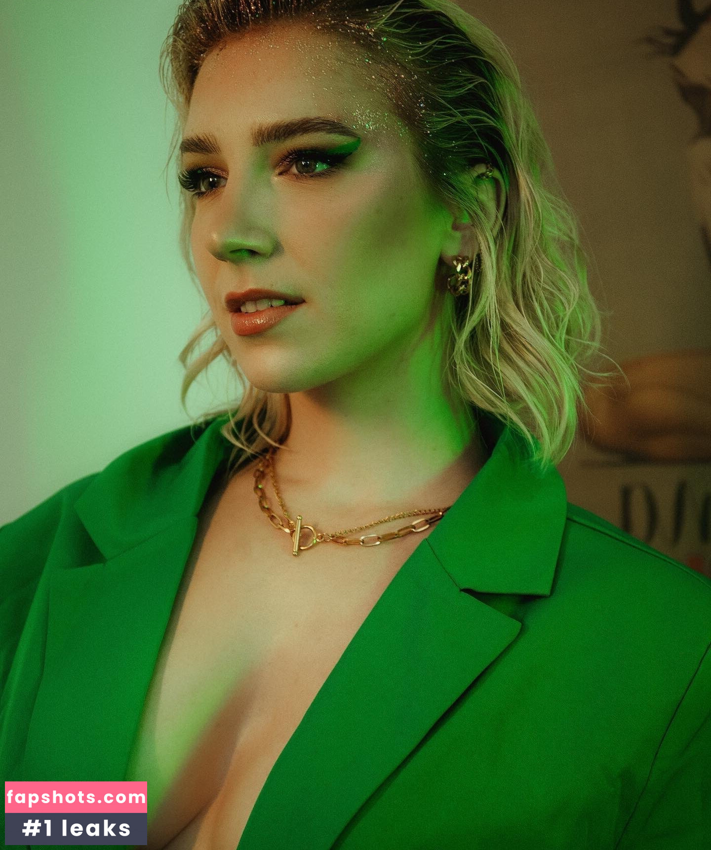 Courtney Miller gallery photo #415