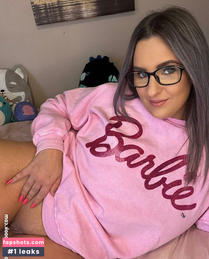 Courtney gallery photo #24