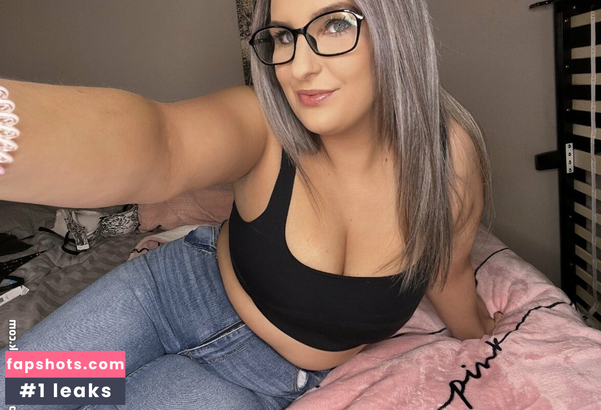 Courtney gallery photo #5