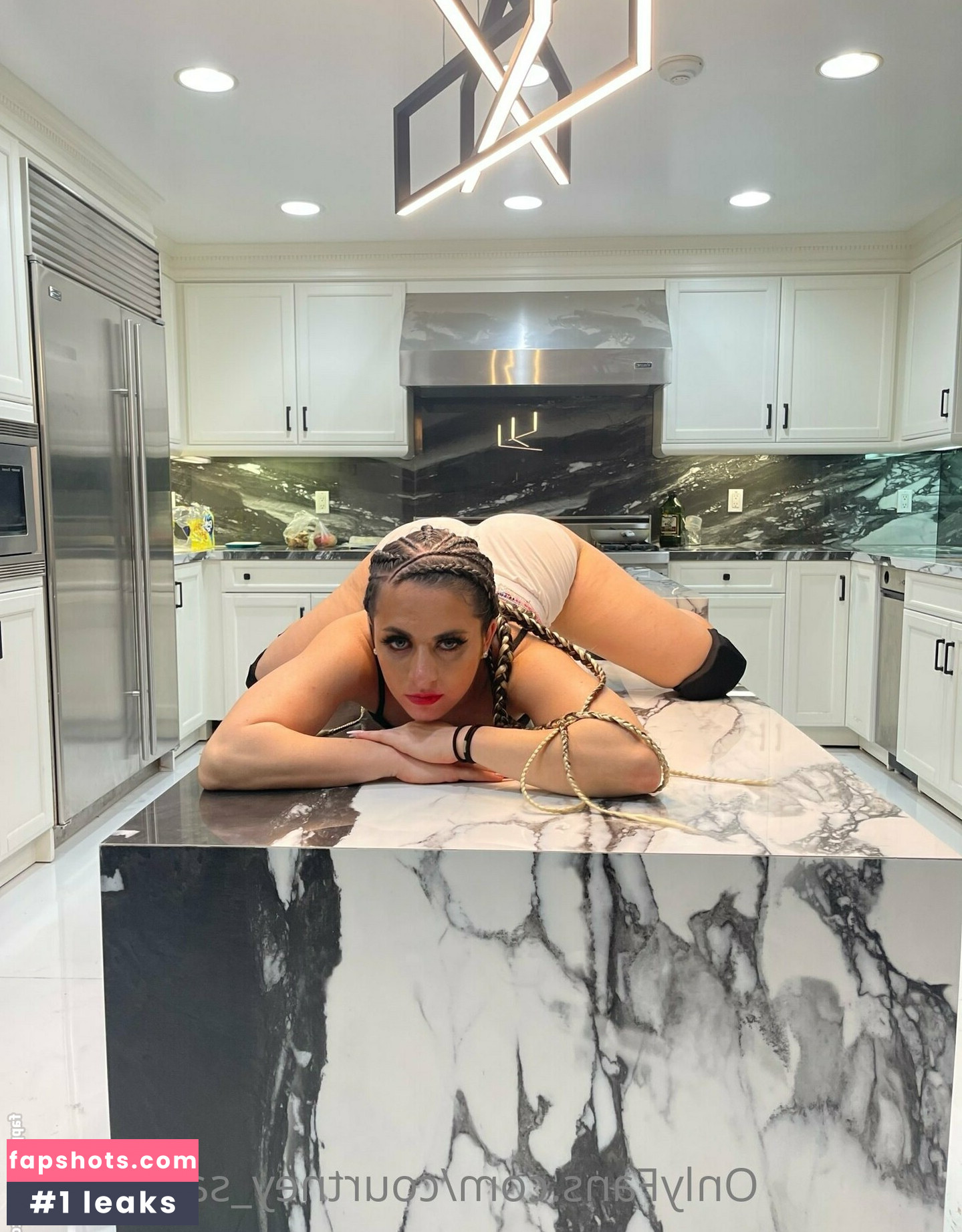 courtney_sanderson gallery photo #11