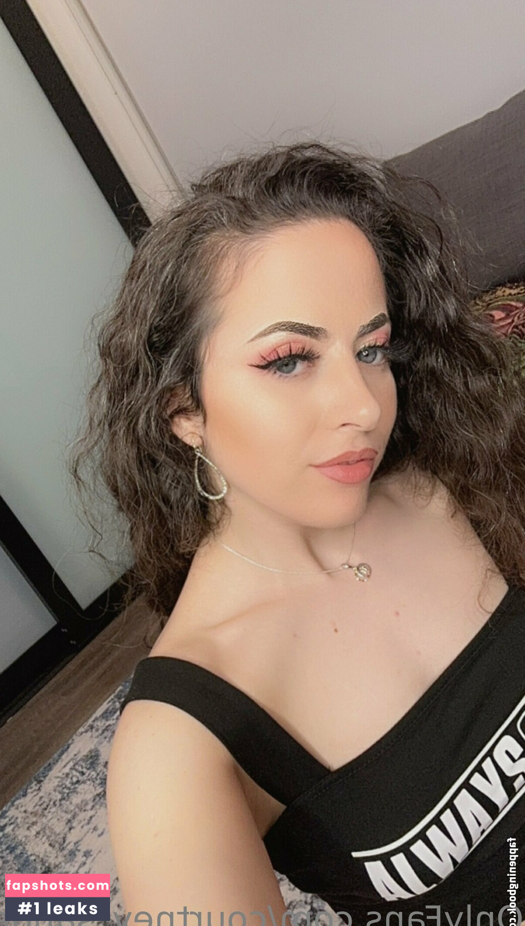 courtney_sanderson gallery photo #21