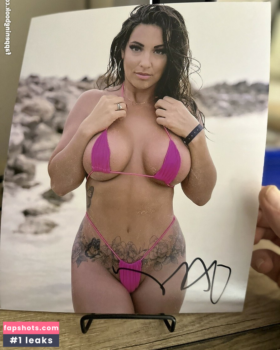 Courtney Tillia gallery photo #11