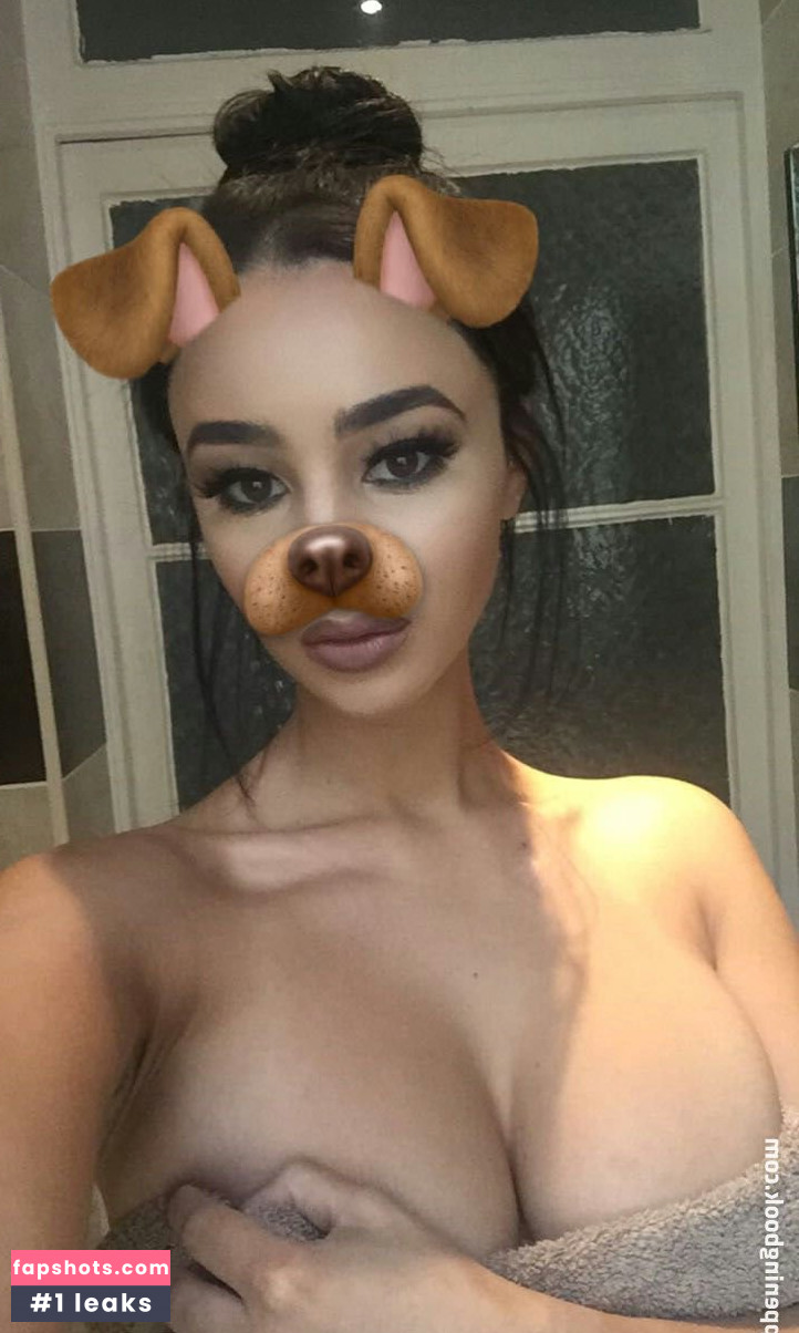 Courtnie Quinlan nude babe gallery