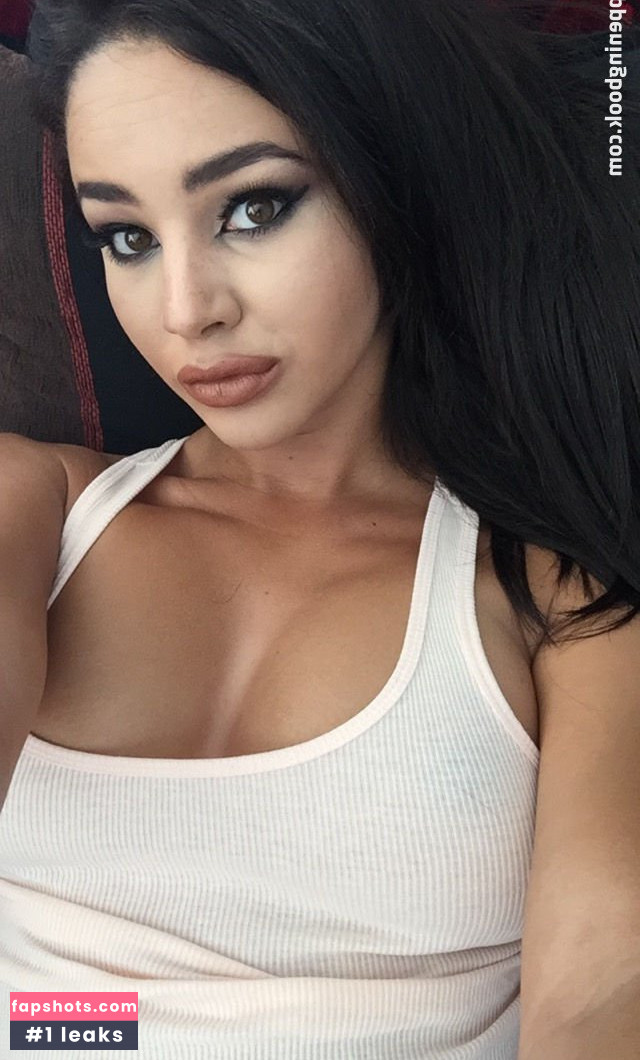 Courtnie Quinlan gallery photo #70