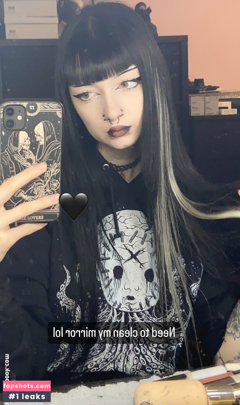 CreepyCassy gallery photo #7