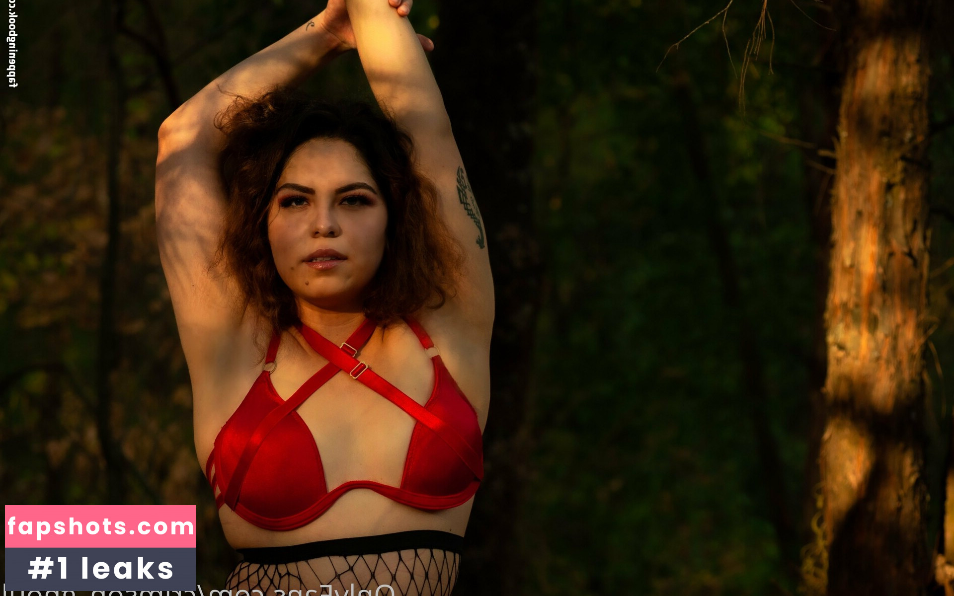 crimson_ghoul nude babe gallery