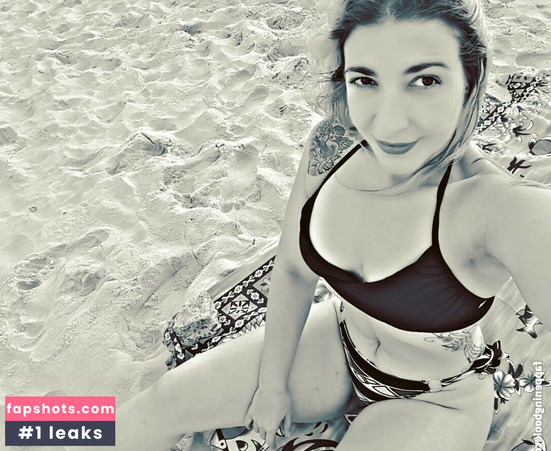 CriptoGirl gallery photo #4