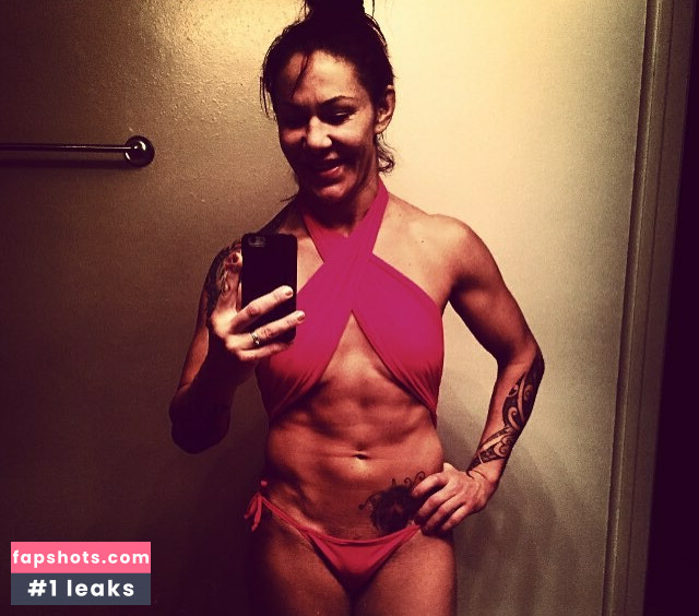 Cris Cyborg gallery photo #27