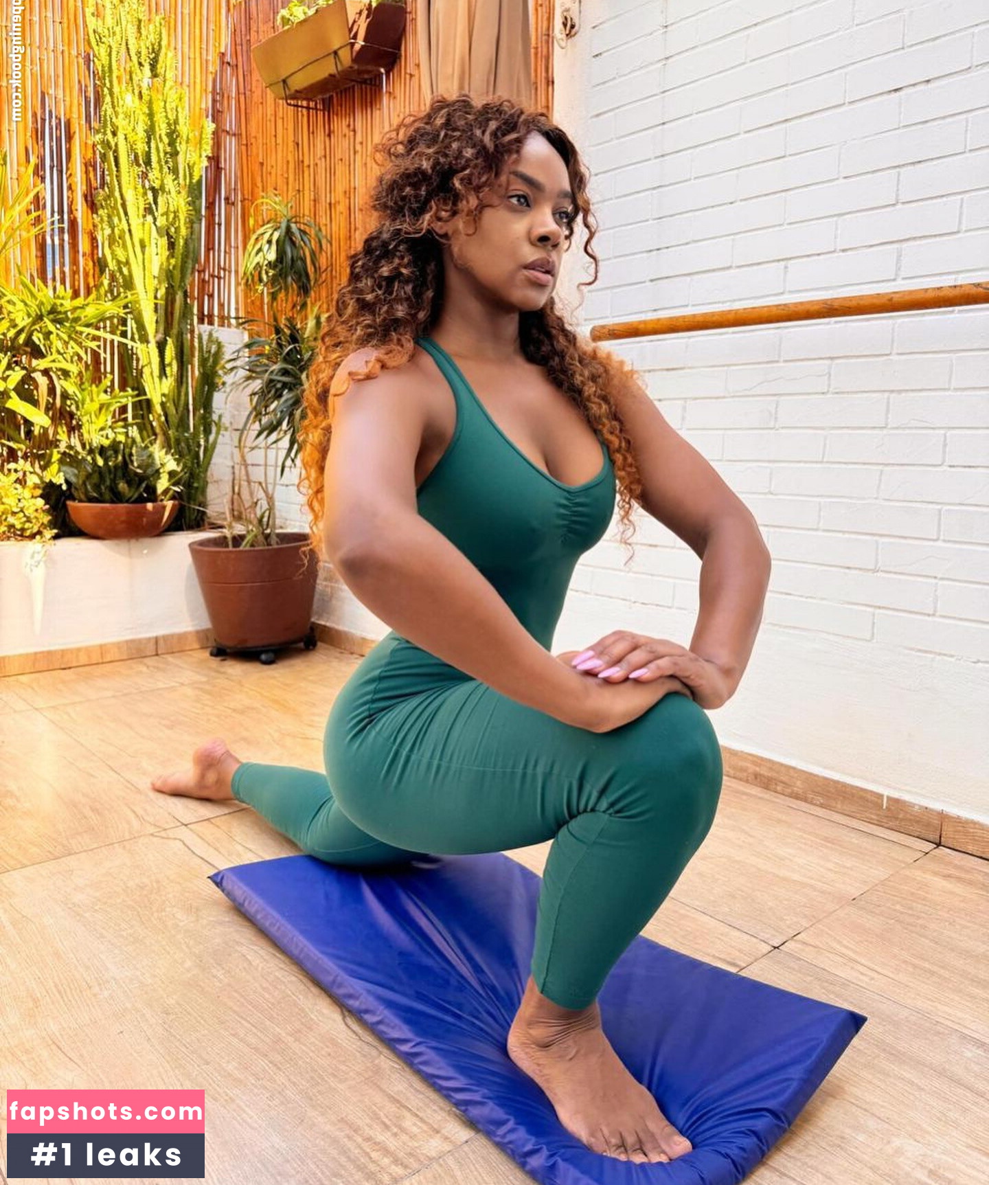 Cris Vianna nude babe gallery