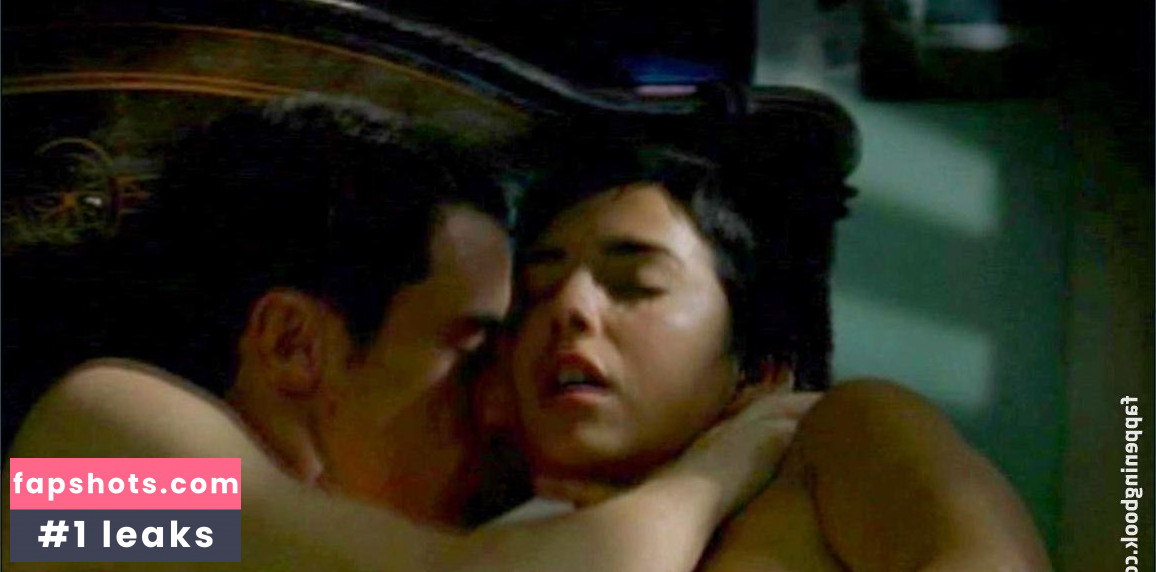 Cristina Brondo gallery photo #26