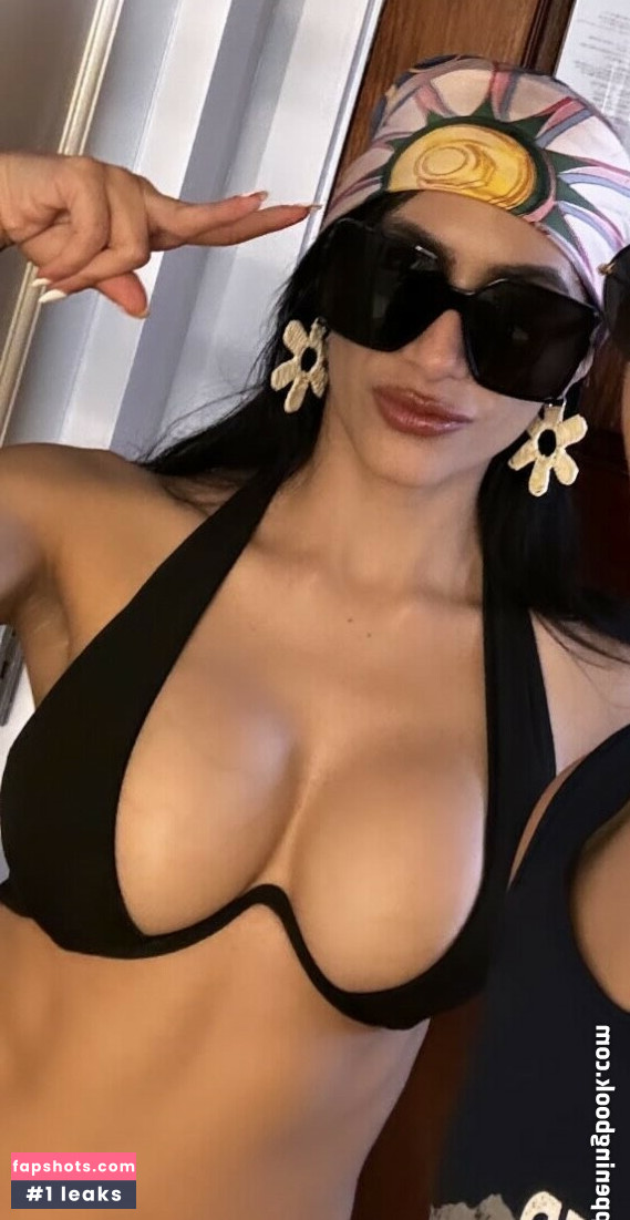 Cristina Vee gallery photo #11