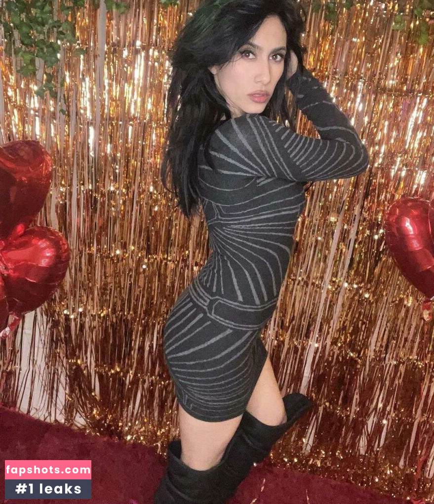 Cristina Vee gallery photo #24