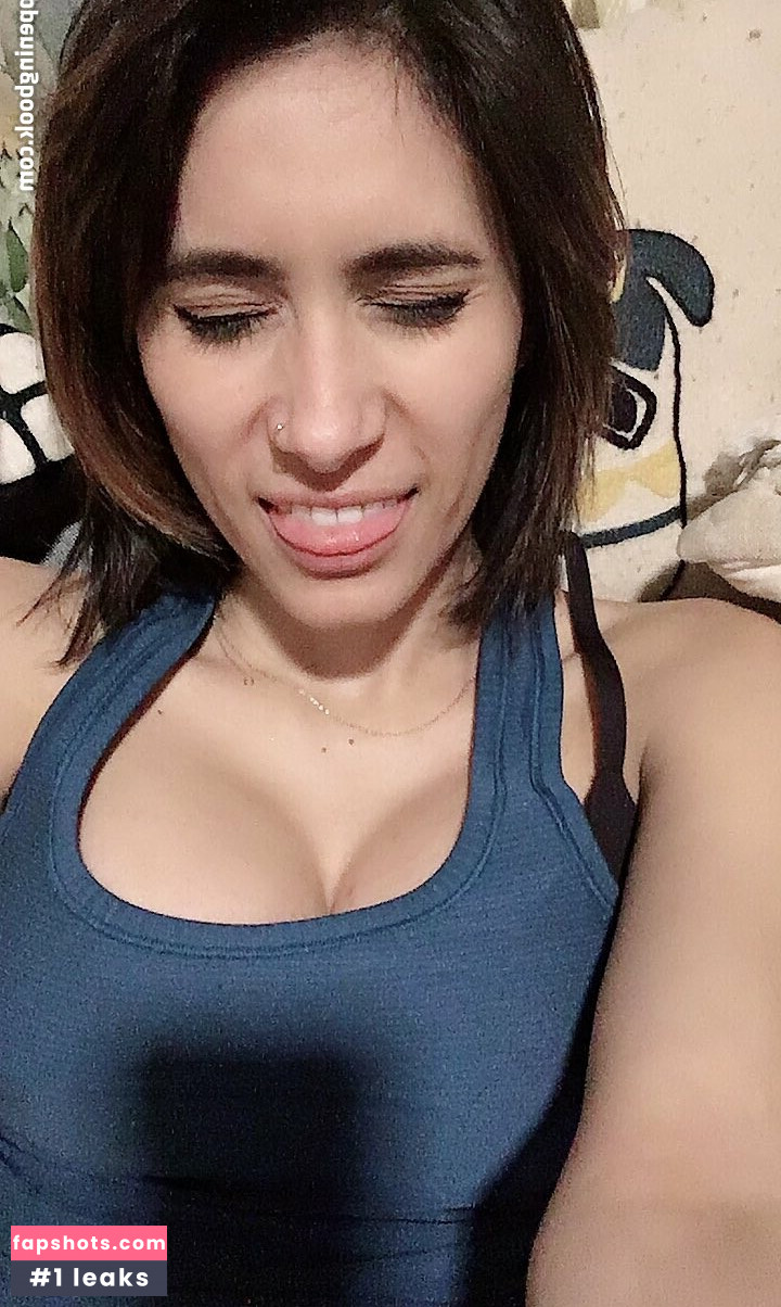 Cristina Vee gallery photo #27