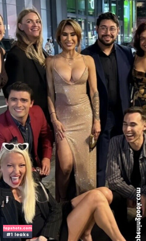 Cristina Vee gallery photo #4