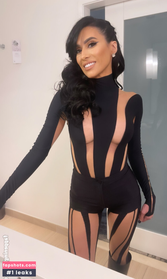 Cristina Vee gallery photo #8