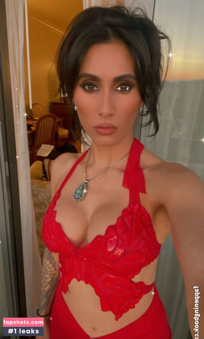 Cristina Vee gallery photo #10