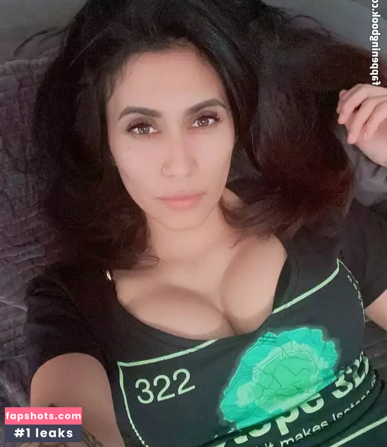 Cristina Vee Valenzuela gallery photo #2