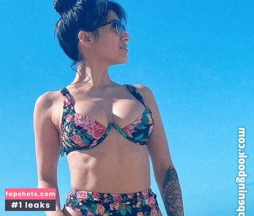 Cristina Vee Valenzuela gallery photo #12