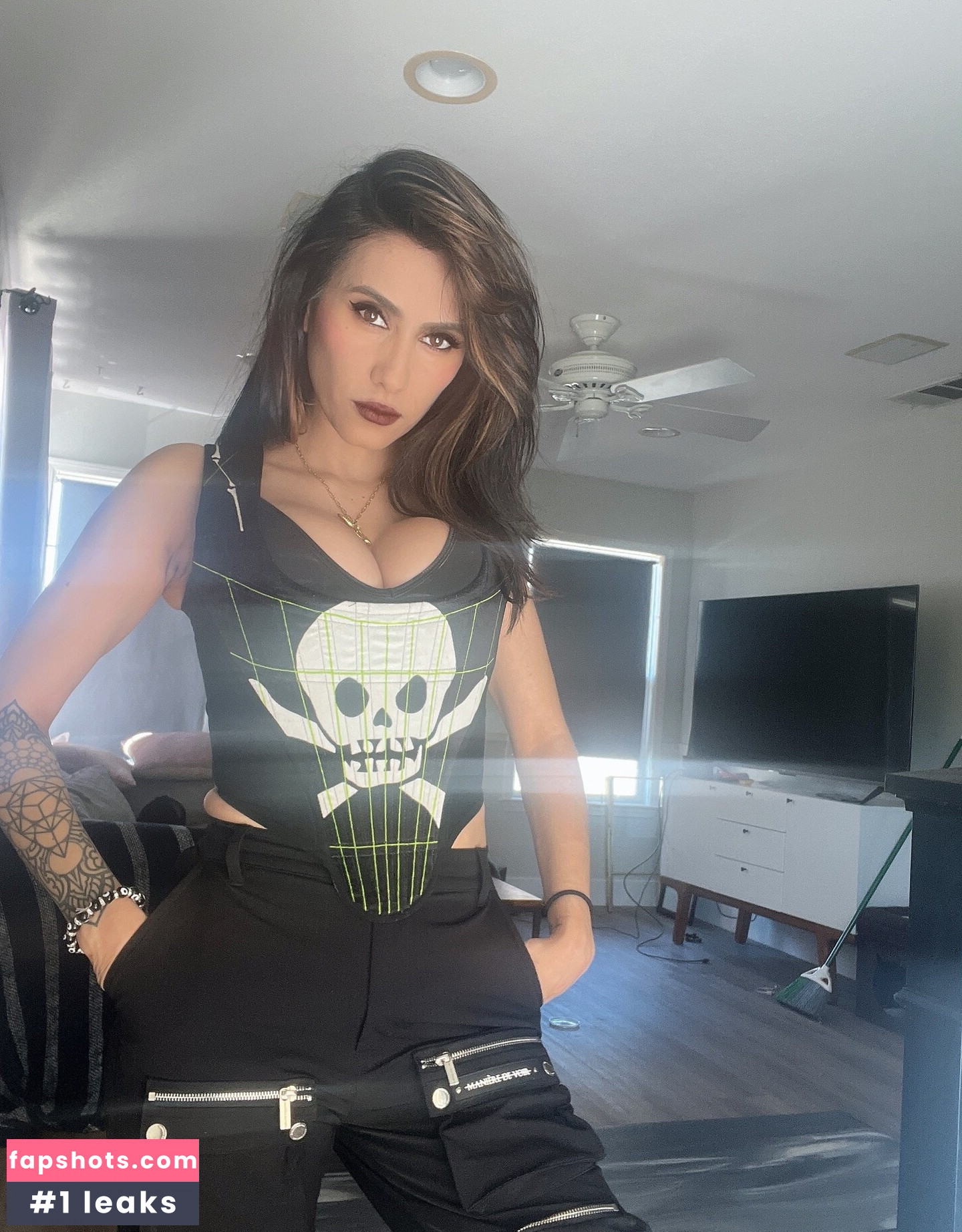 Cristina Vee Valenzuela gallery photo #17