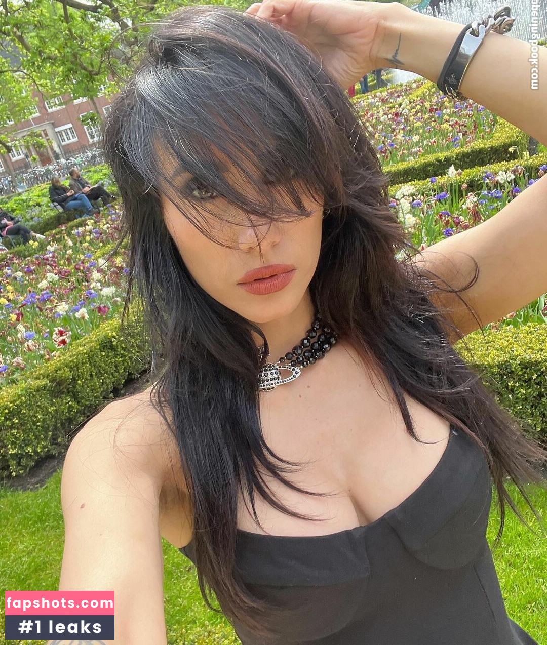 Cristina Vee Valenzuela gallery photo #18