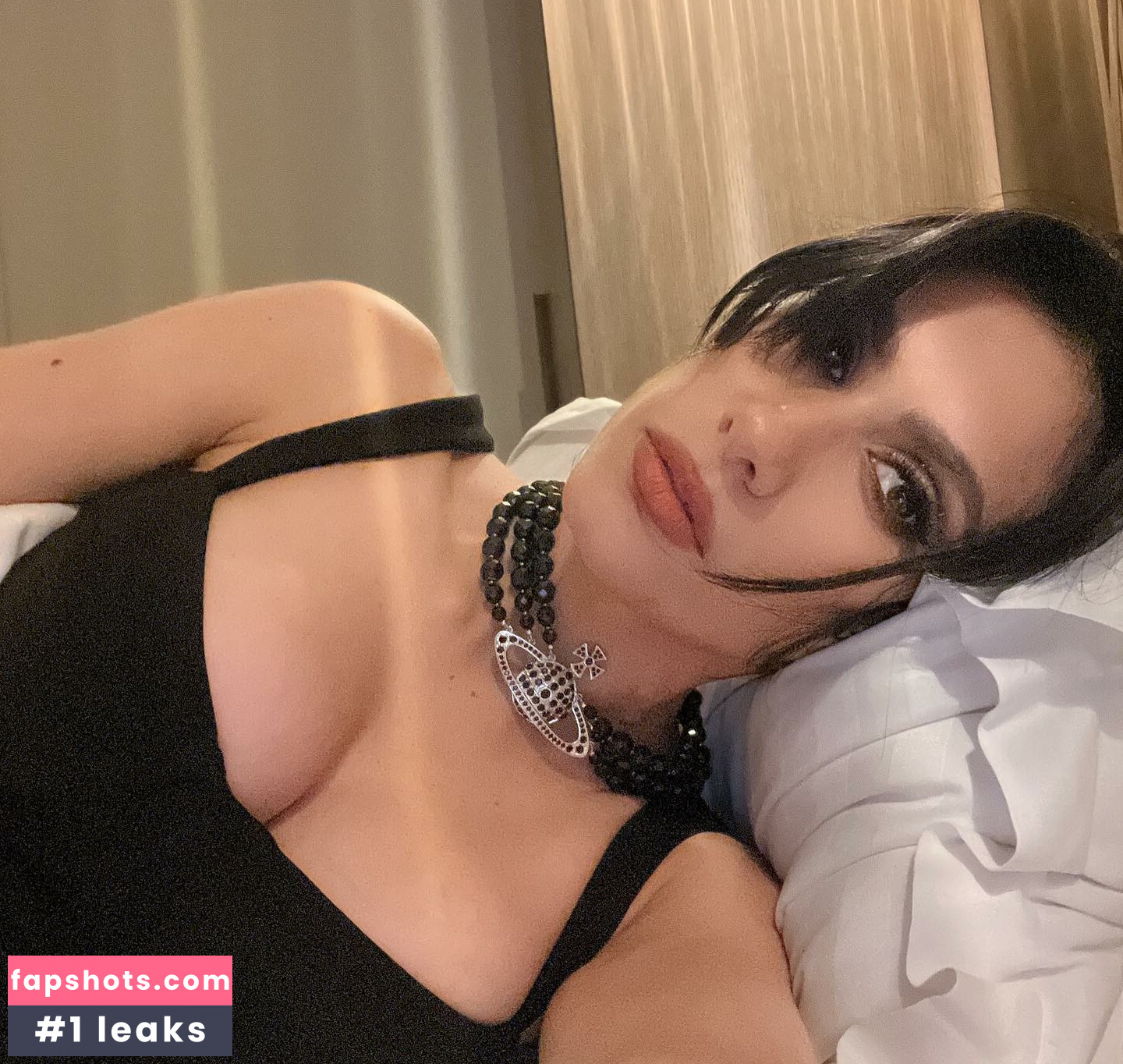 Cristina Vee Valenzuela gallery photo #20