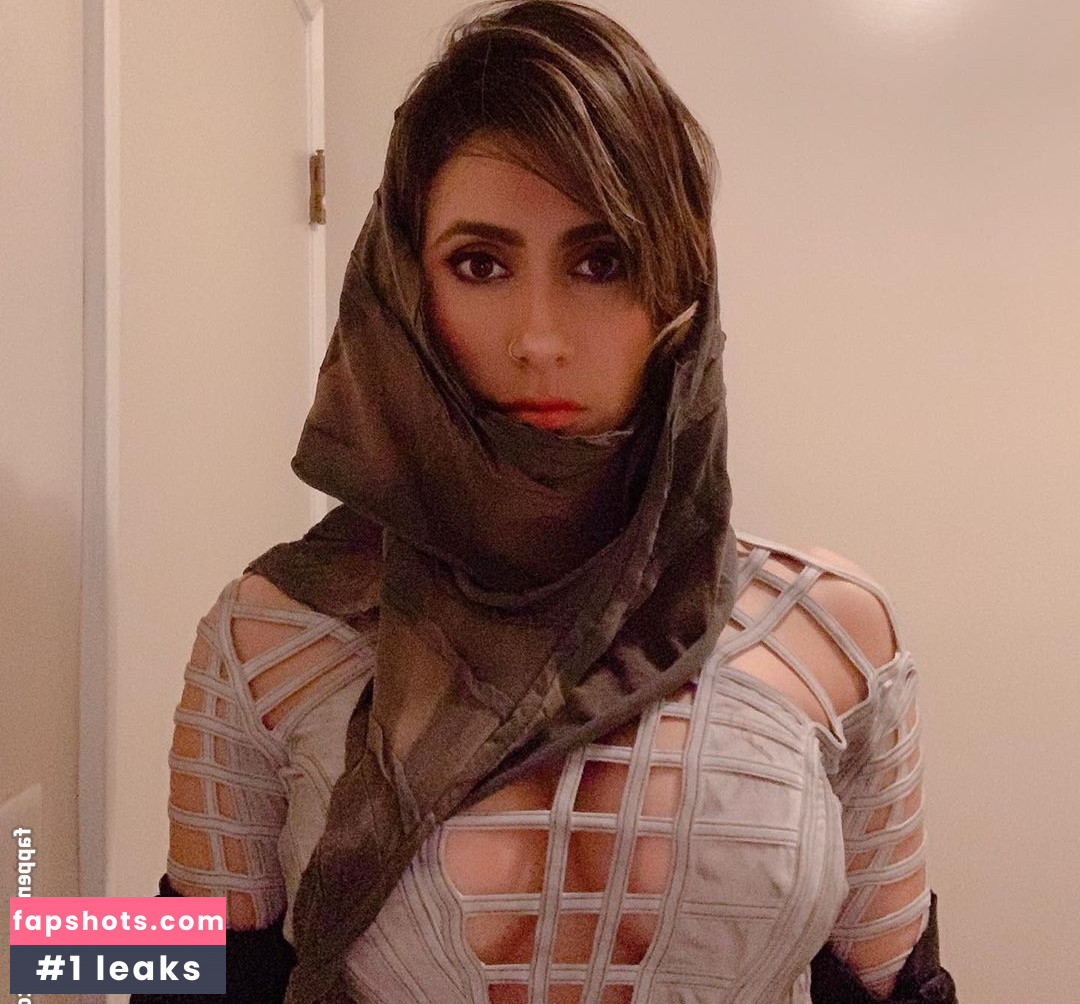 Cristina Vee Valenzuela gallery photo #23