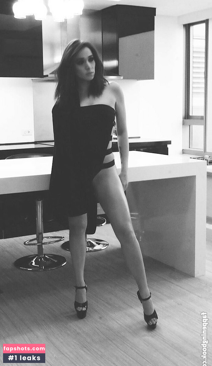 Cristine Reyes gallery photo #2