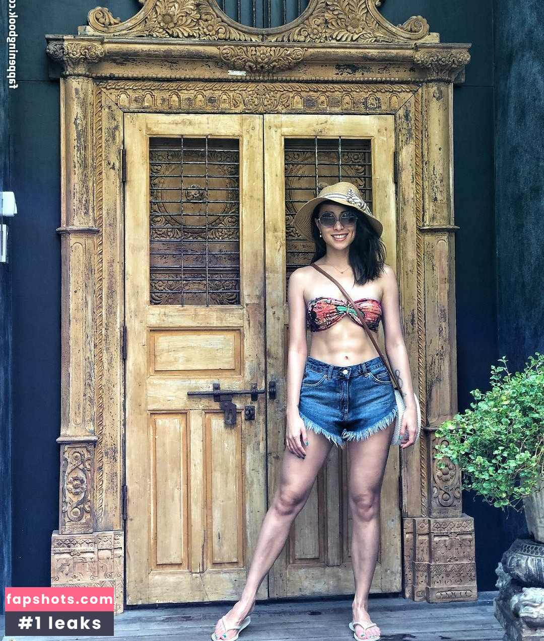 Cristine Reyes gallery photo #9