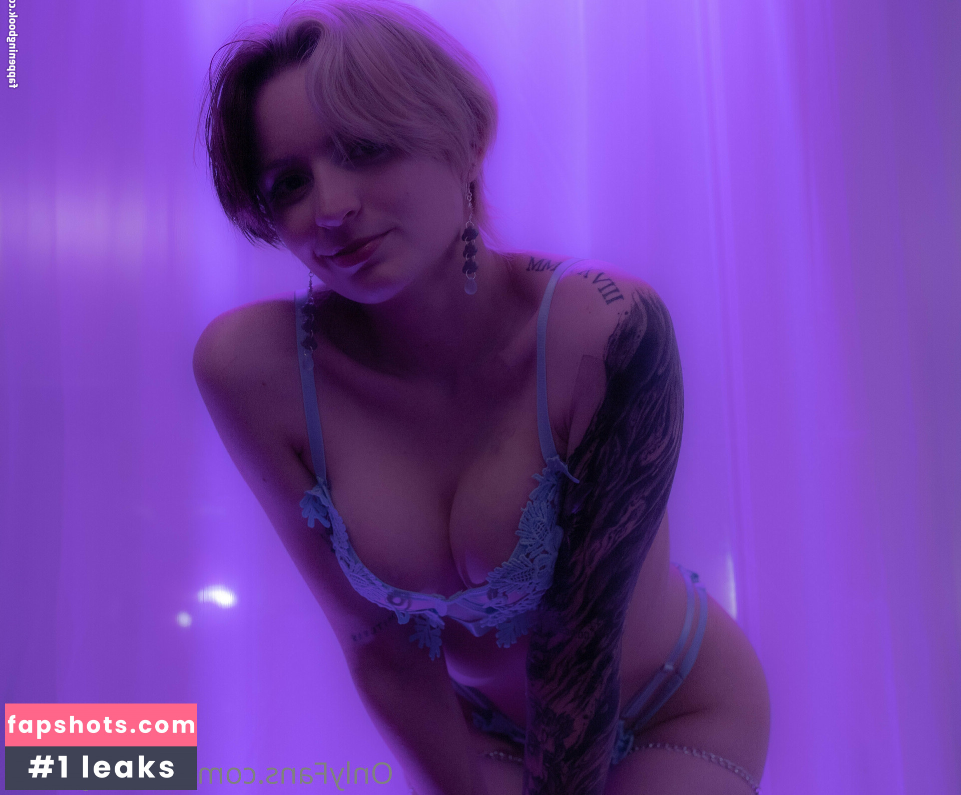 criticallykaisa gallery photo #2