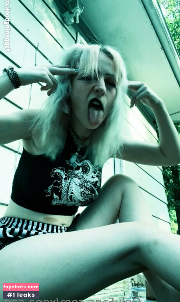 crybaby.labia gallery photo #3