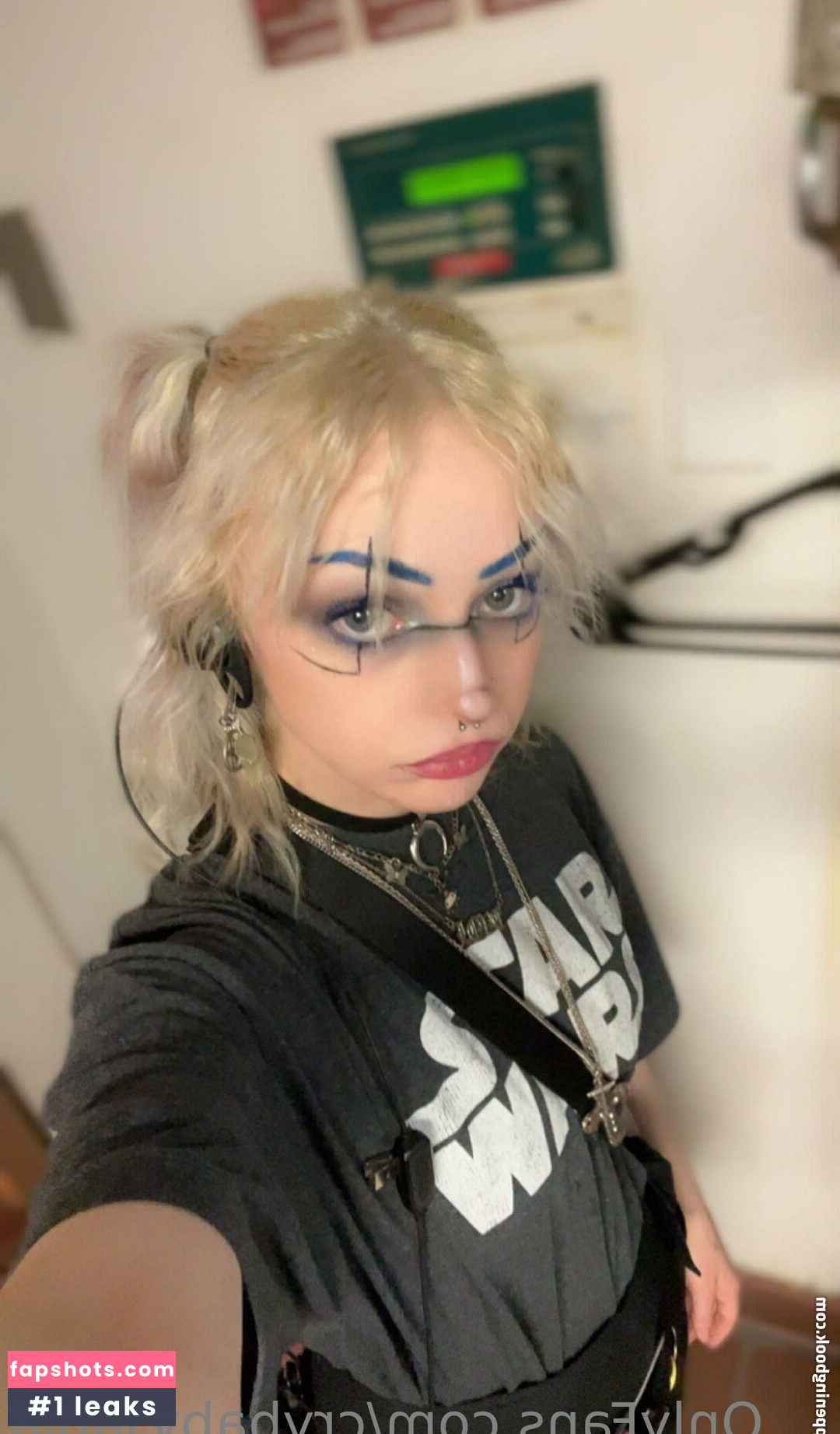 crybaby.labia gallery photo #5