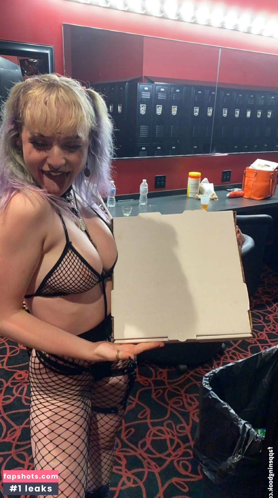 crybaby.labia gallery photo #10