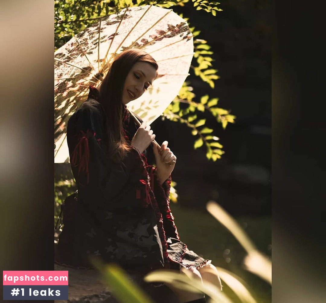 CrystAAHHL nude babe gallery