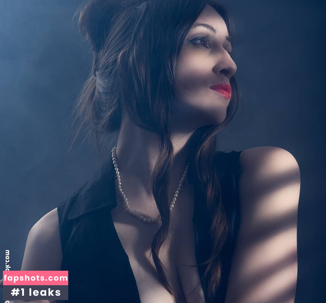 CrystAAHHL gallery photo #28