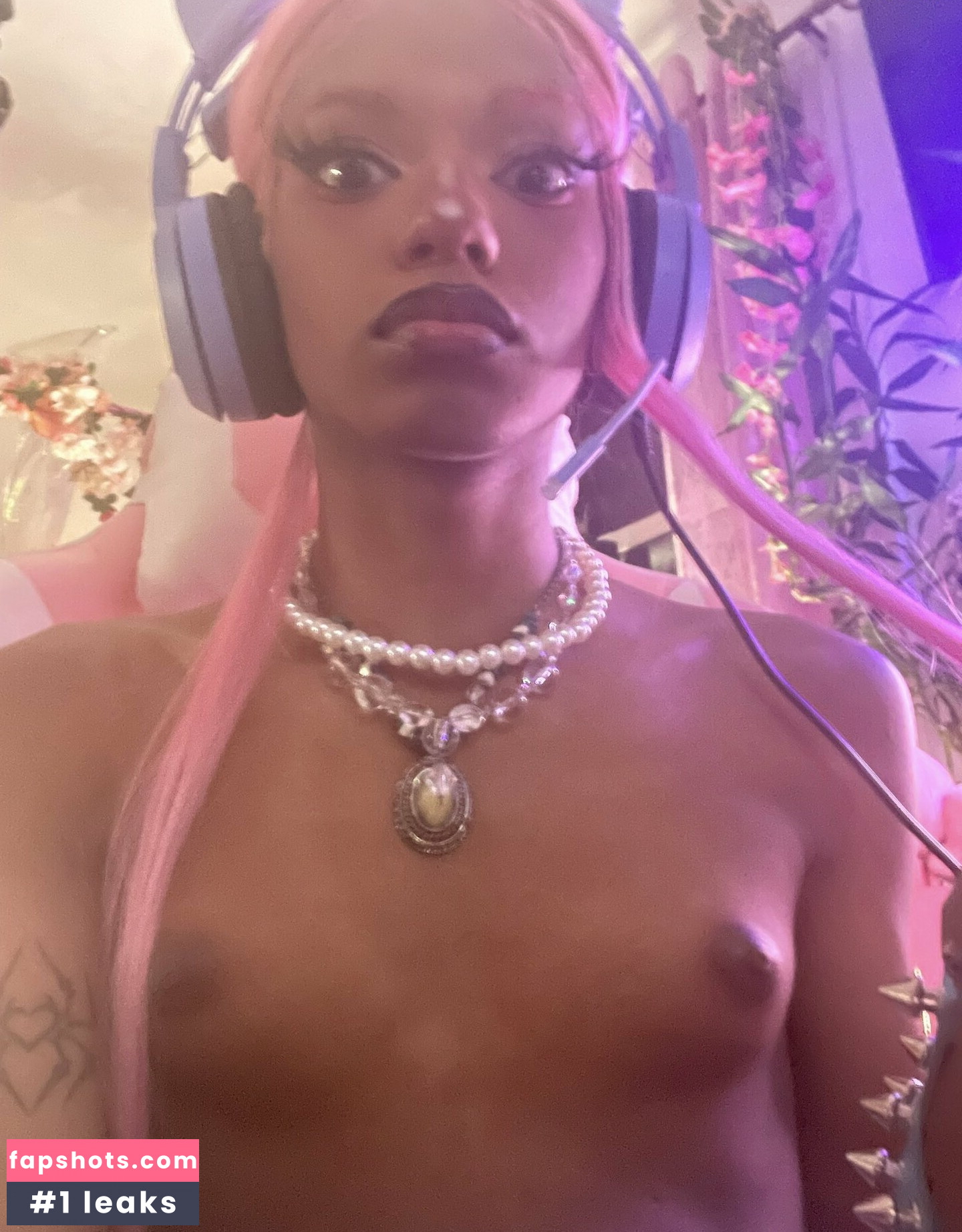 cupid.exe nude babe gallery